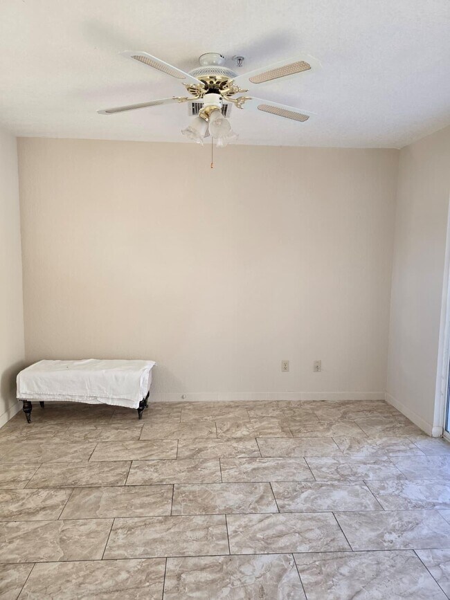 Building Photo - 9673 Vista Del Valle