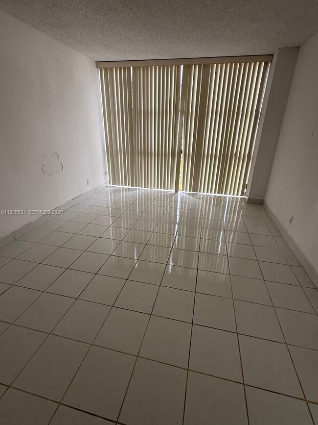 Building Photo - 16909 N Bay Rd