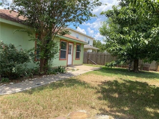 Building Photo - 1913 Brentwood Dr