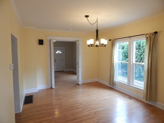 Building Photo - 2Bd/2Ba Two Story House - Available to View!