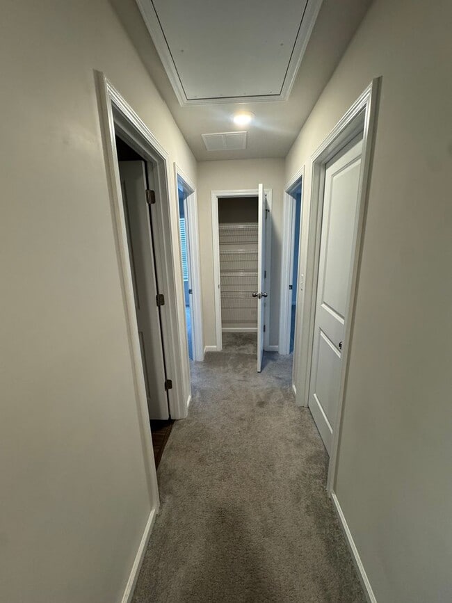 Building Photo - 5BR w/ Backyard & Driveway in Camden, SC