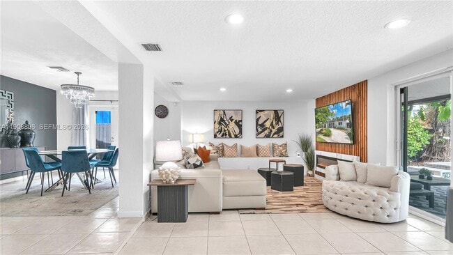 Building Photo - 1715 NE 40th St