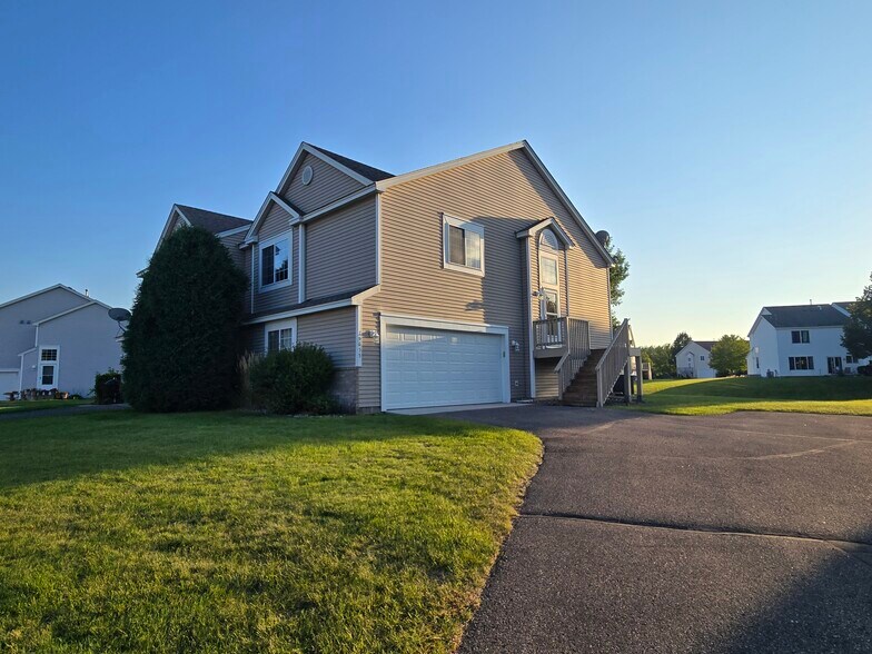 Primary Photo - 15655 Finch Ave