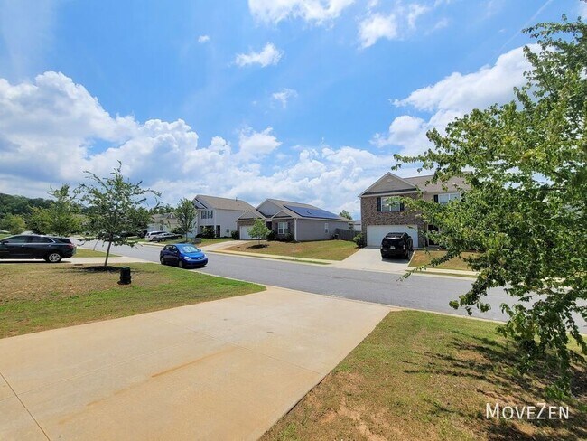 Building Photo - 22 Crestwood Pnes Trl