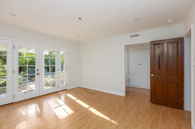 Building Photo - Charming Rustic 3BD/2BA Home in Peaceful C...