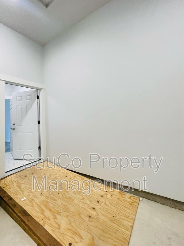 Building Photo - 515 S 10th St