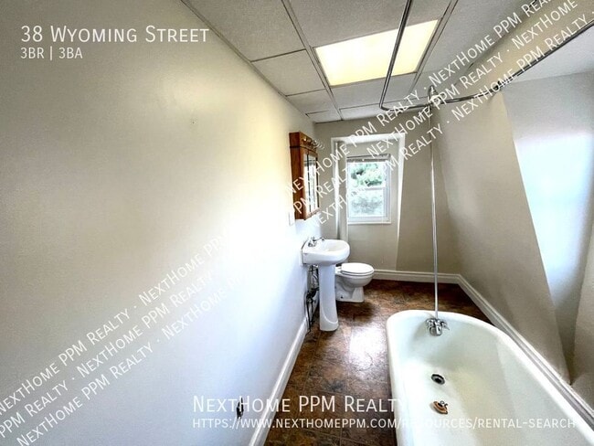 Building Photo - 38 Wyoming St