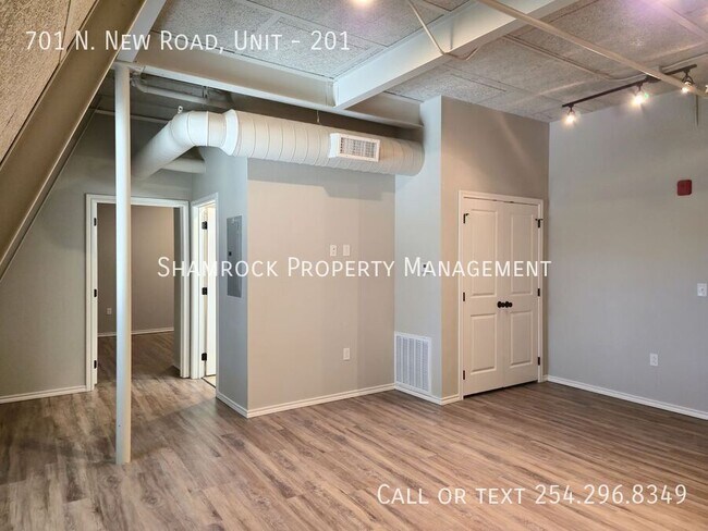 Building Photo - The Courtyard Lofts ~ One Bedroom Apartment