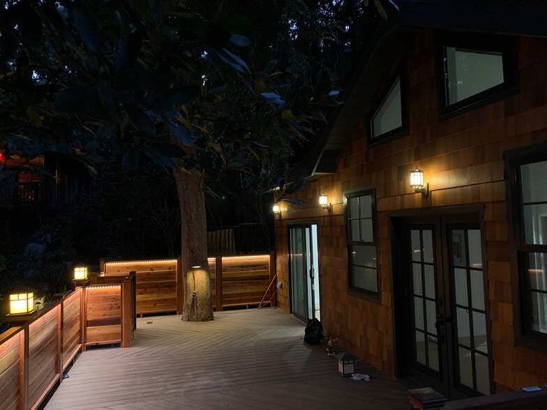 Building Photo - 2119 Hyperion Ave