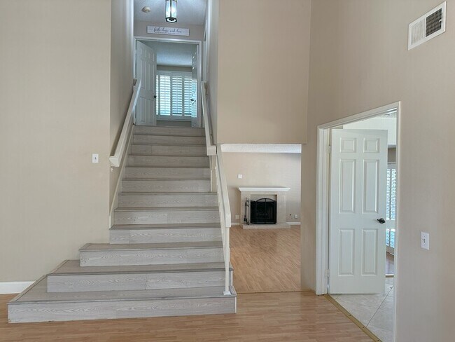 Building Photo - 3059 Delacodo Ave