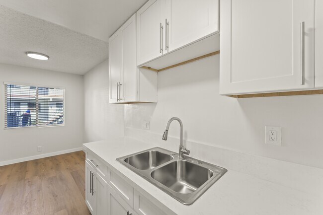 Building Photo - 3205 W 60th St