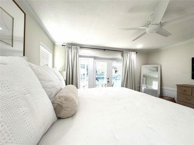 Building Photo - 1004 SE 5th Ave