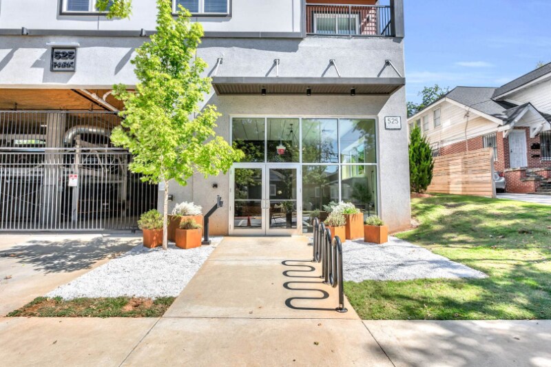 Primary Photo - 525 Parkway Dr