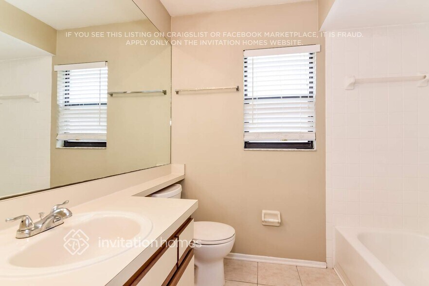 Building Photo - 11001 Kenbrook Dr