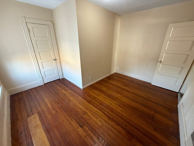 Building Photo - 242-244-244 Orange St