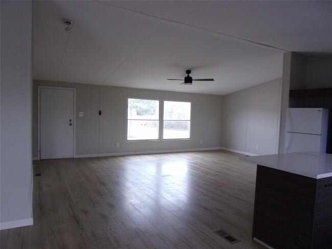 Building Photo - 360 Rangeland Rd