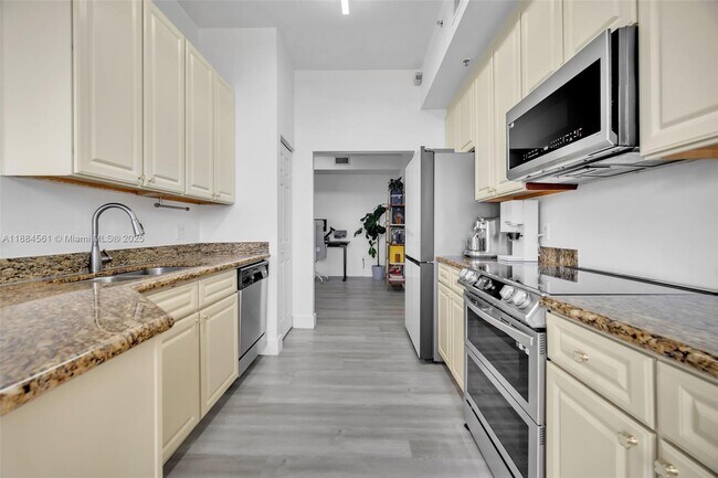 Building Photo - 3001 NE 185th St