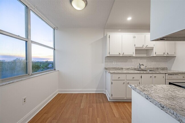 Building Photo - 1300 NE Miami Gardens Dr