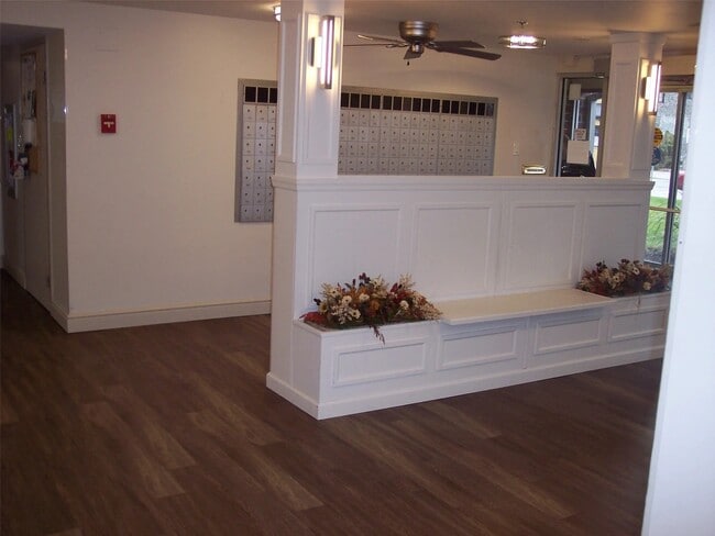 Building Photo - 350 Market St