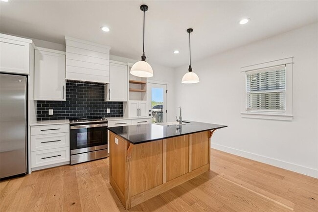 Building Photo - 416 Stagecoach Trail