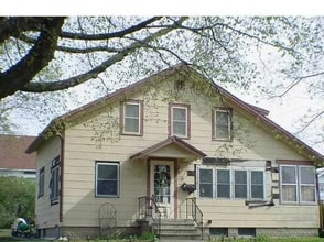 Building Photo - 200 N Sycamore Ave