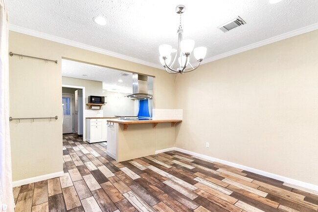 Building Photo - 215 Gentilly Dr