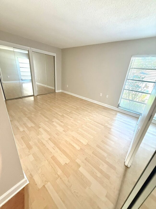 Building Photo - Beautiful 2 Bed • 2 Bath Single-Family Home in Beacon Groves