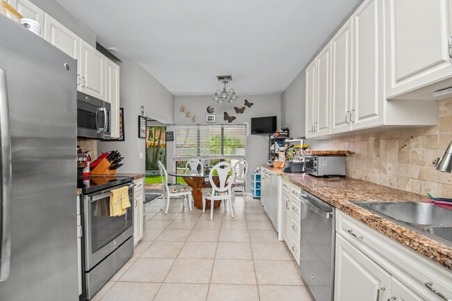 Building Photo - 7678 Solimar Cir