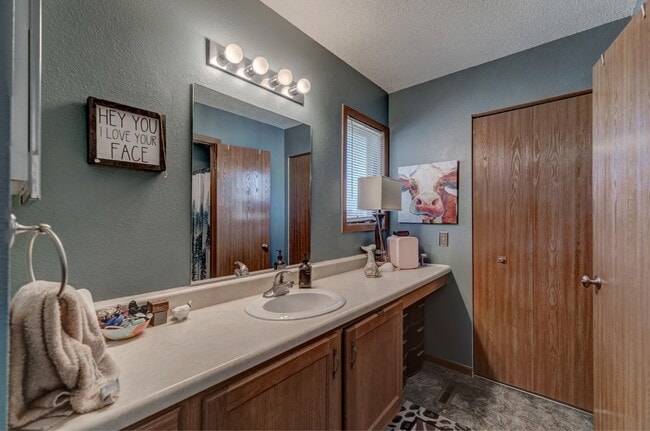 Building Photo - 4025 Wild Flower Dr