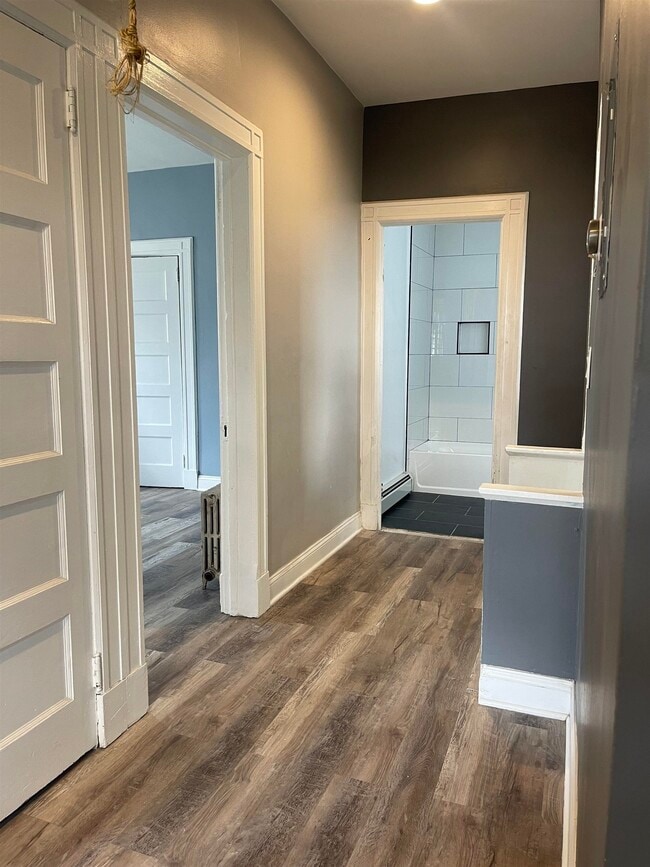 Building Photo - 125 Marsellus Pl