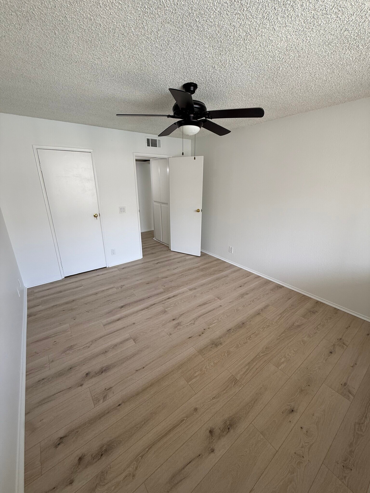 Building Photo - 1140 E Ocean Blvd