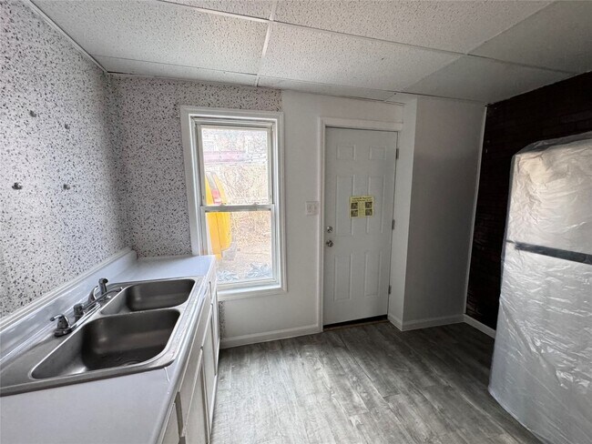 Building Photo - 1222 Vestal Ave