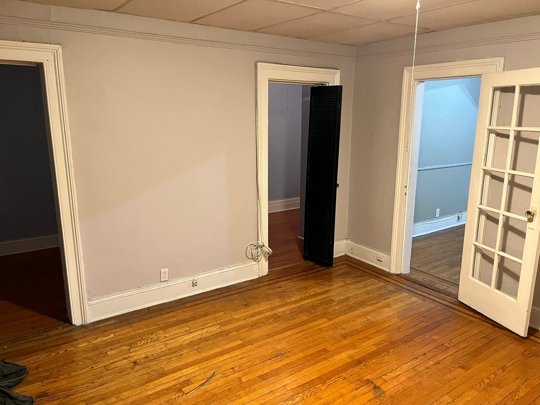 Living Room to Bedroom - 77 Calyer St