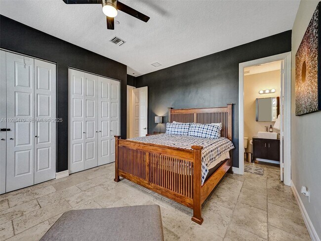 Building Photo - 2356 Wilton Dr