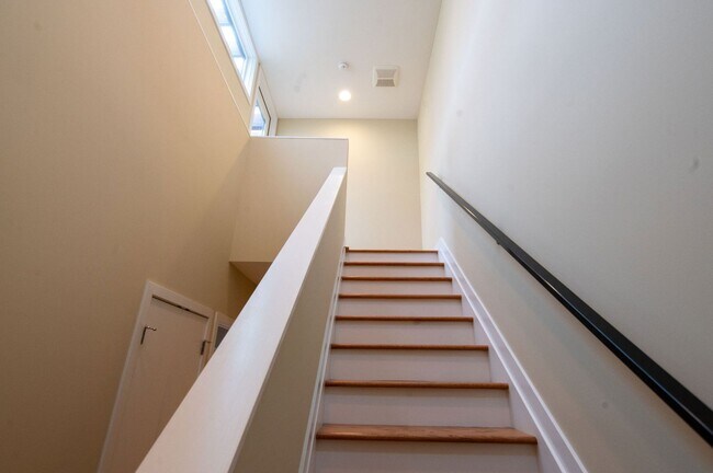 Building Photo - Little Italy Townhome - 1911 E 119th St , ...