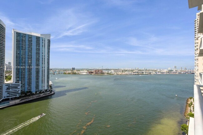 Building Photo - 900 Brickell Key Blvd
