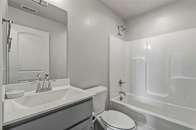 Building Photo - 7191 Seagraves Ct