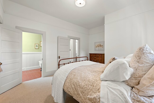 Building Photo - 417 Haydon St