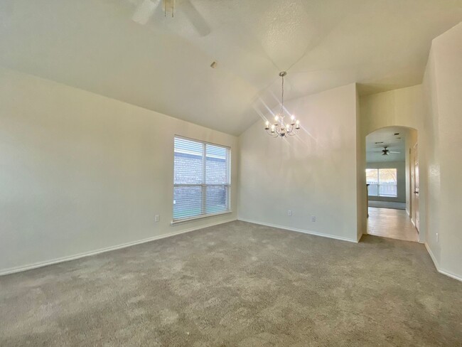 Building Photo - 4 bed 2 bath now available now