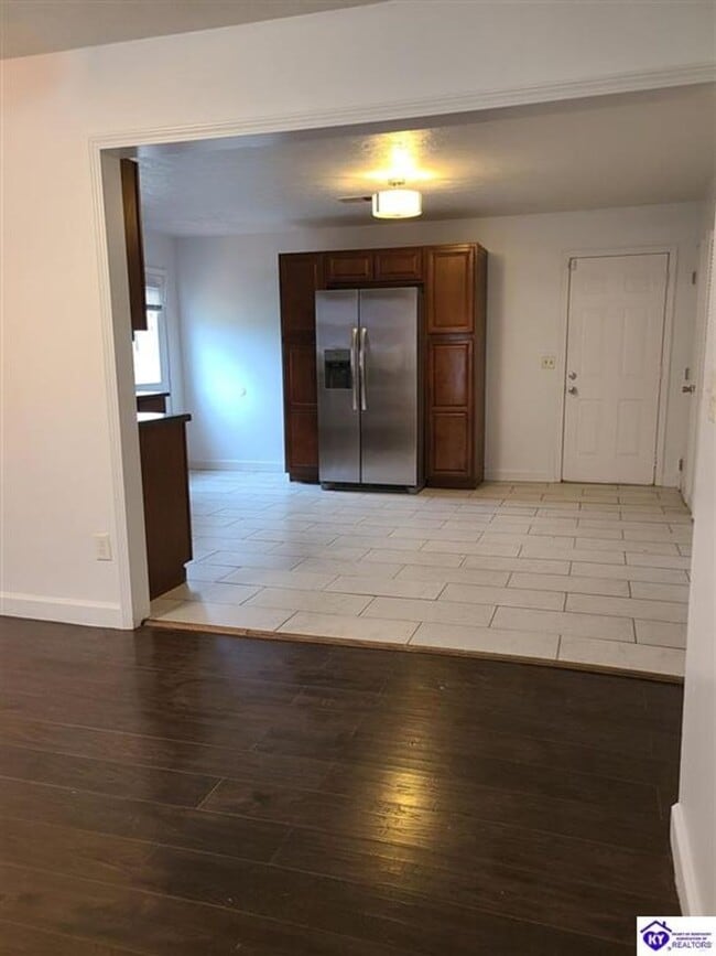 Building Photo - 1506 W Elm Rd