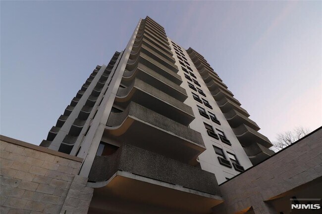 Building Photo - 1600 Center St