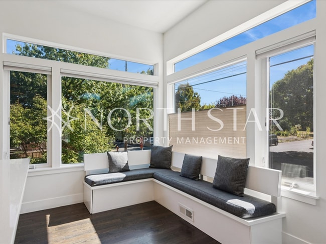 Building Photo - Contemporary Stunner in North East Portland