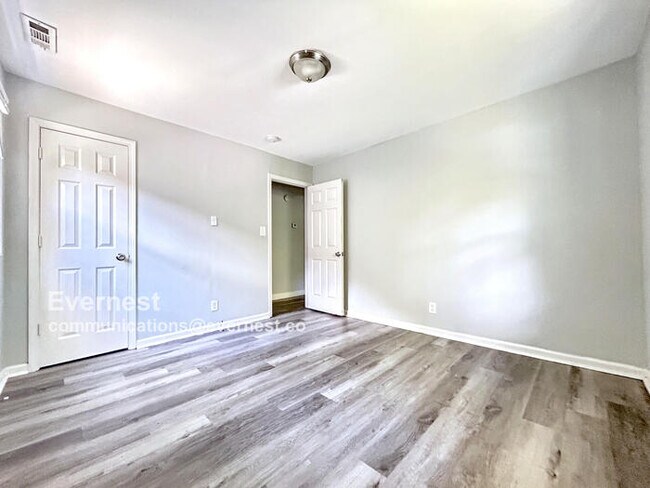 Building Photo - 926 Hall St NW