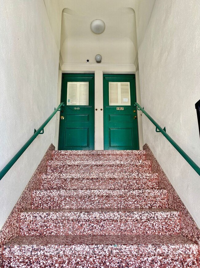 Building Photo - Prime Cow Hollow Location with Parking, Private Deck and Yard