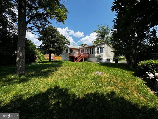 Building Photo - 2508 St John Pl