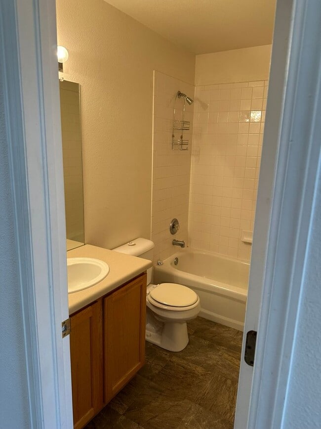 Building Photo - Make this refreshed townhome your own!