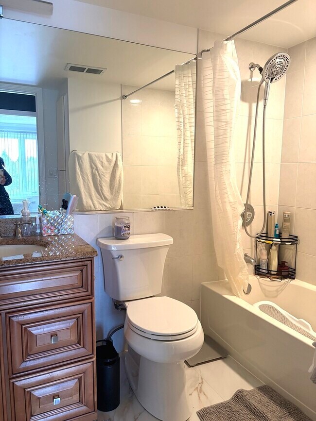 Building Photo - 1 One Renaissance Pl