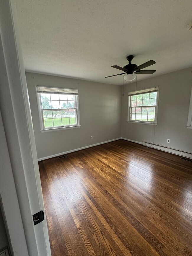 Building Photo - Spacious 3 Bedroom Home with Office, Pool, & Lawn Care Included – Hudson, NC