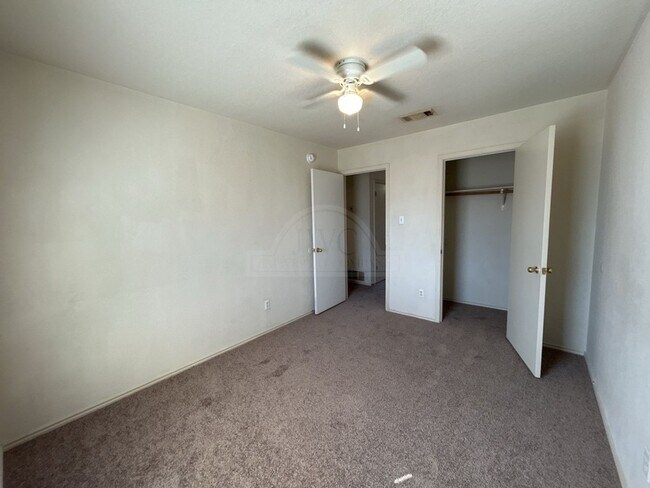 Building Photo - 1702 Benttree Dr