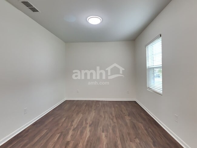 Building Photo - 4394 Kendrick Cir